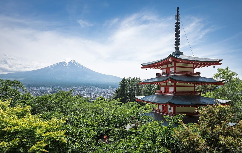新倉山浅間公園(忠霊塔)