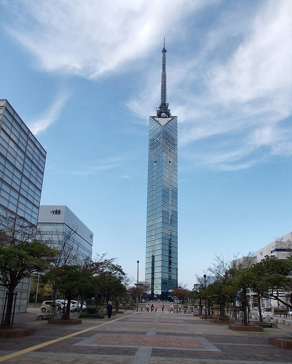 福岡タワーとシーサイドももち