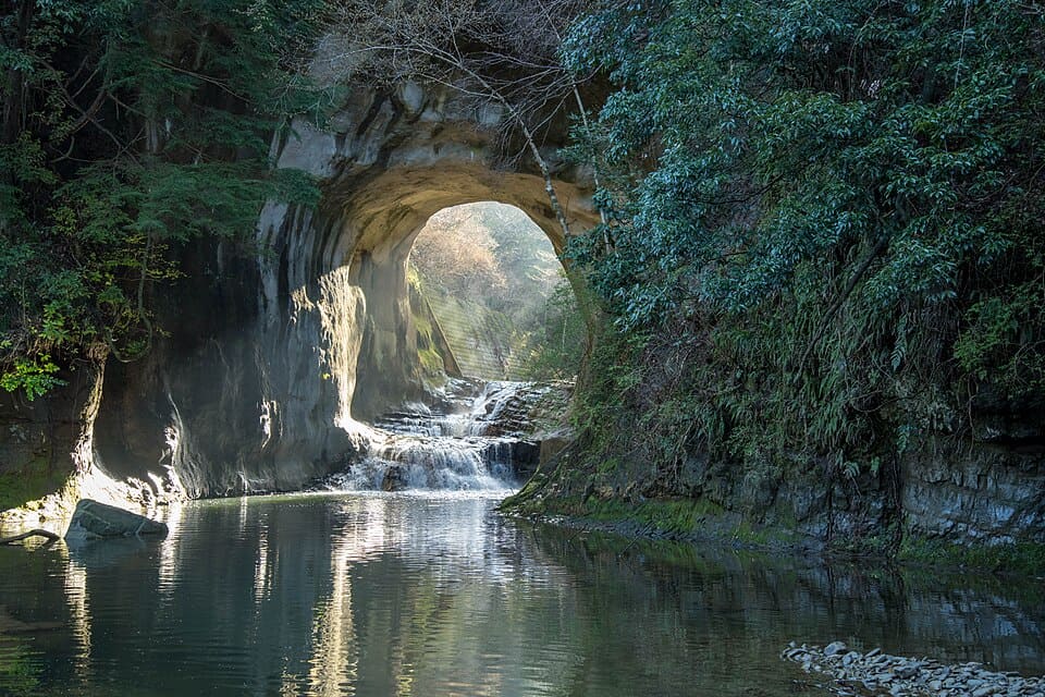 清水渓流広場(濃溝の滝・亀岩の洞窟)