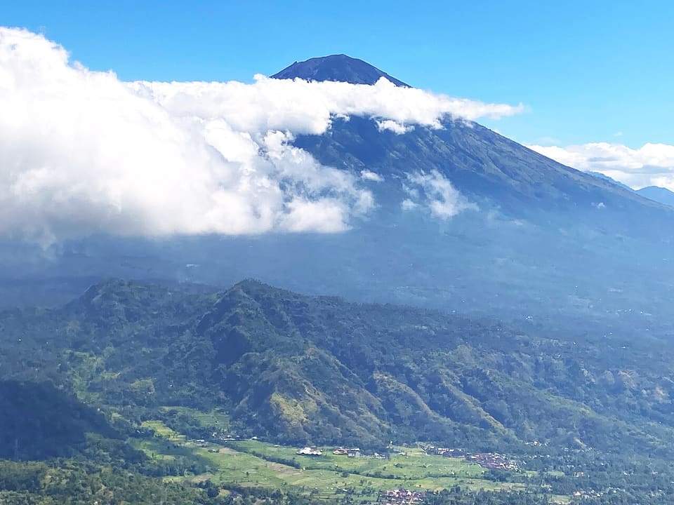 アグン山