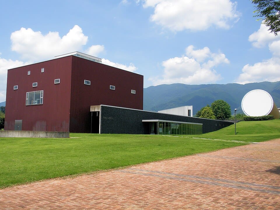 奈義町現代美術館