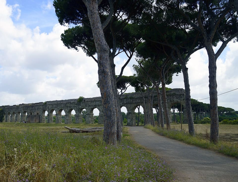 ローマ水道橋公園