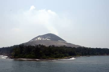 アナク・クラカタウ島