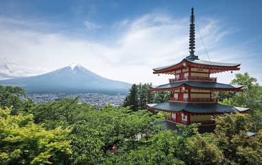 新倉山浅間公園（忠霊塔）