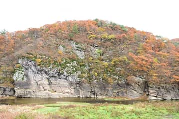 盤亀川流域の岩絵群