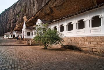 ランギリ・ダンブッラの石窟寺院