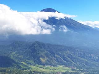 アグン山