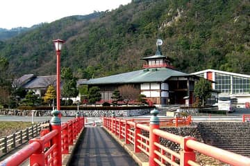 流しびなの館