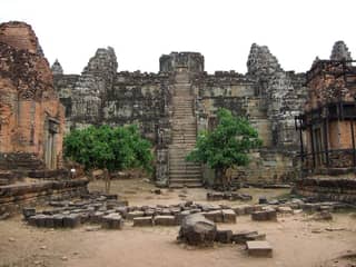 プノン・バケン寺院