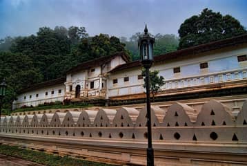 ダラダー・マーリガーワ寺院